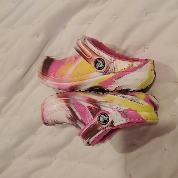 CROCS Pink and Yellow Sandals with Whimsical Design (31) - Picture 3 of 7